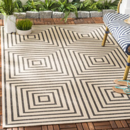 Mckenzie Geometric Indoor / Outdoor Area Rug