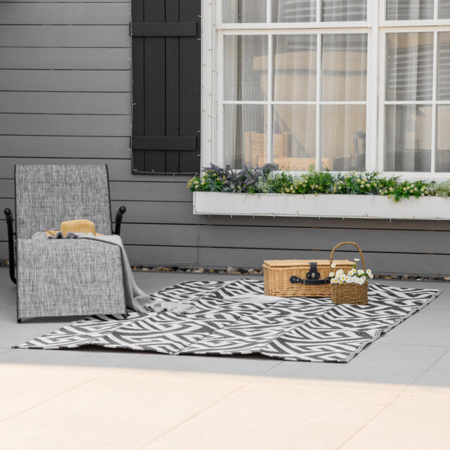 Outdoor Rug Reversible 152 x 243 cm (5 x 8 ft), Black & White