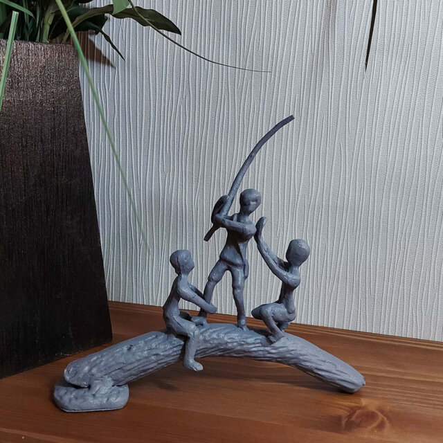HUCKLEBERRY BOYS Iron Figurine 19cm