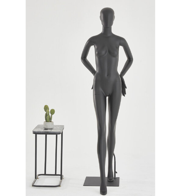Altoria People Statue