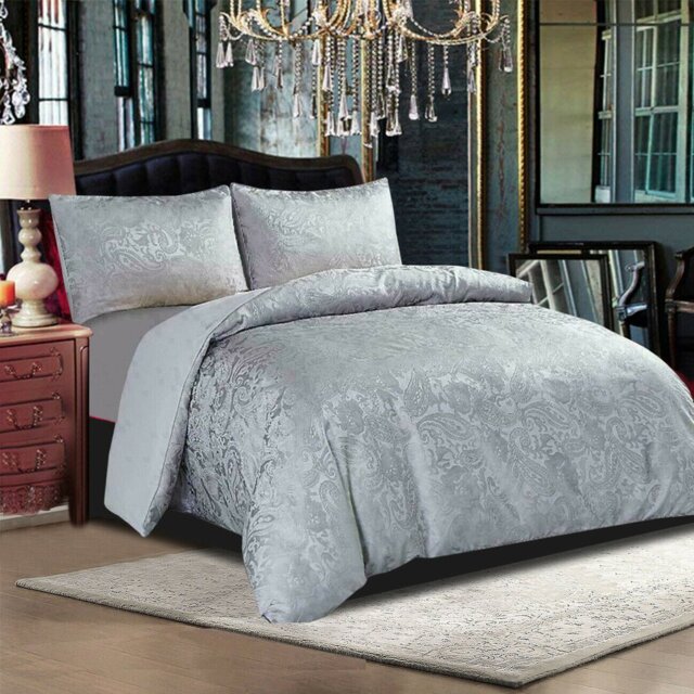 Diep Polyester Paisley Duvet Cover Set with Pillowcases Included