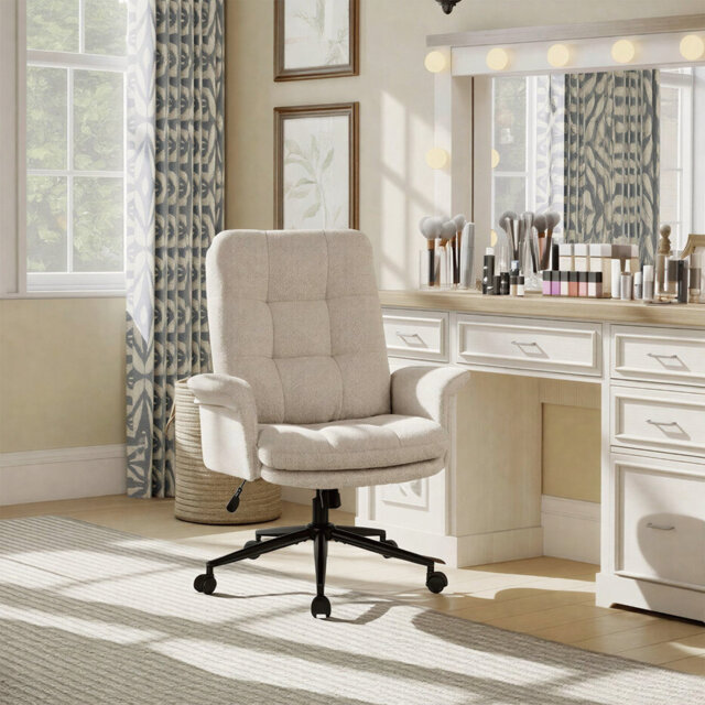 Office Chair, Ergonomically Designed, Featuring A Soft, Padded Seat And Backrest.