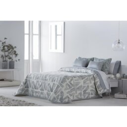 Larson Polyester No Pattern Bedspread