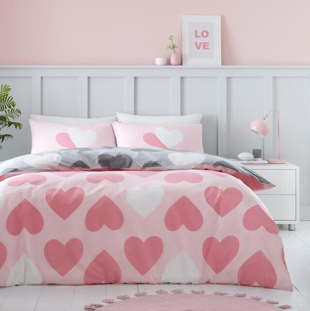 Hotel Style Hearts Duvet Cover Set with Matching Pillowcases - Polycotton Fabric Available in Single Double King UK
