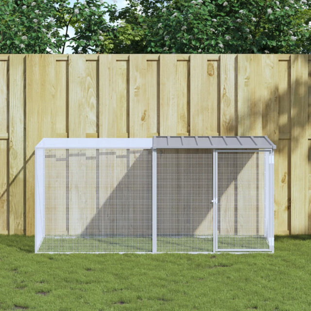 Jeffersonville Chicken Coop with Wire Mesh