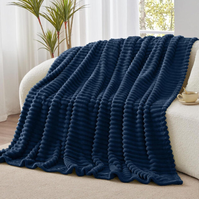 Machine Tufted Throw Blanket
