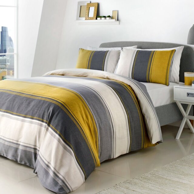 Polyester Striped Duvet Cover Set with Pillowcases Included