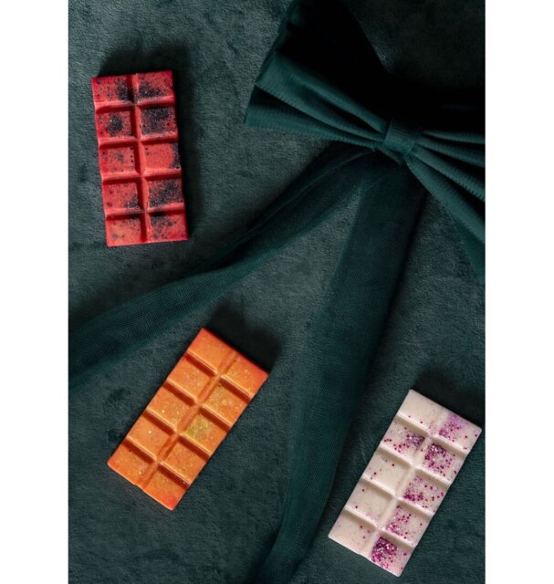 18 Pieces Chocolate Truffle and Posh Honey Scented Designer Candle Set
