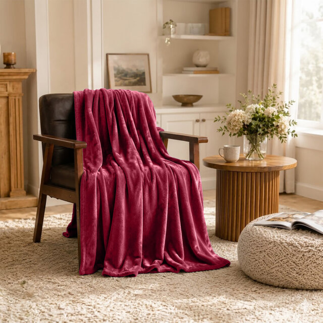 Ultra-Soft Fleece Blanket - Plush Warm Bed & Sofa Throw for All-Season Comfort