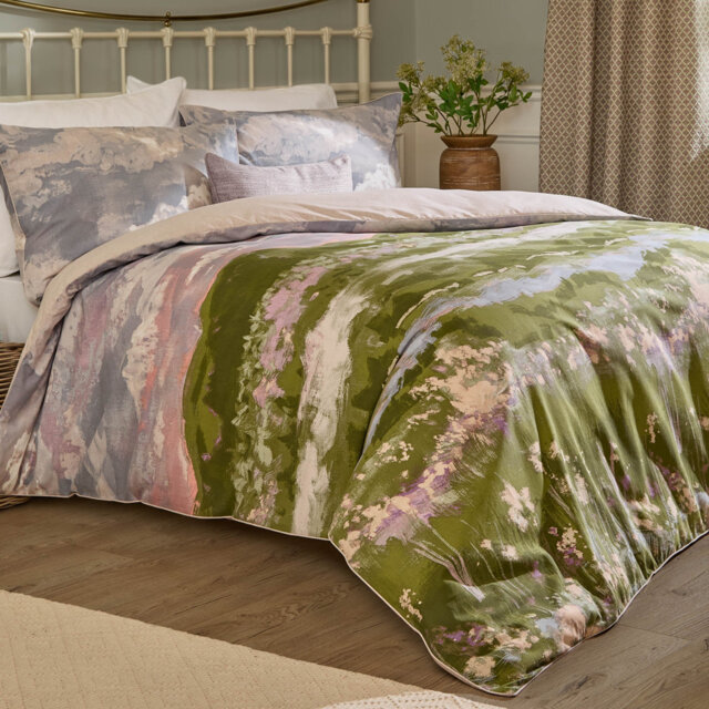 Foinaven Cotton Abstract Duvet Cover Set with Pillowcases Included