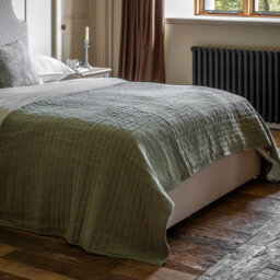 No Pattern Bedspread