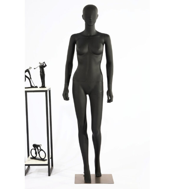 Amanie People Statue