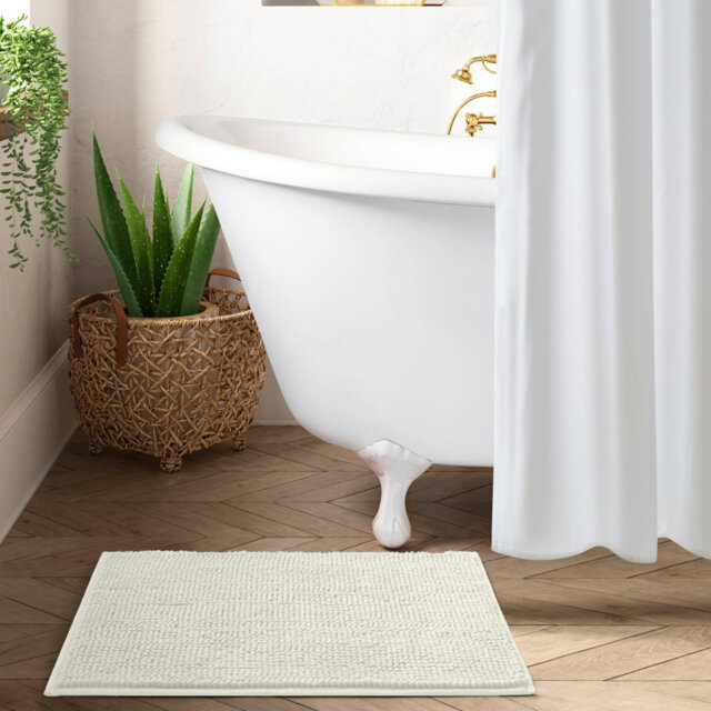 Soft Chenille Microfiber Non-Slip Bath Mat - Ultra Absorbent Machine Washable Bathroom Rug for Shower, Bath & Ensuite
