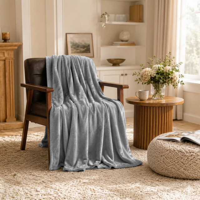 Ultra-Soft Fleece Blanket - Plush Warm Bed & Sofa Throw for All-Season Comfort