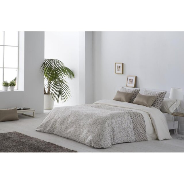 Marla Graphic Print & Text Duvet Cover