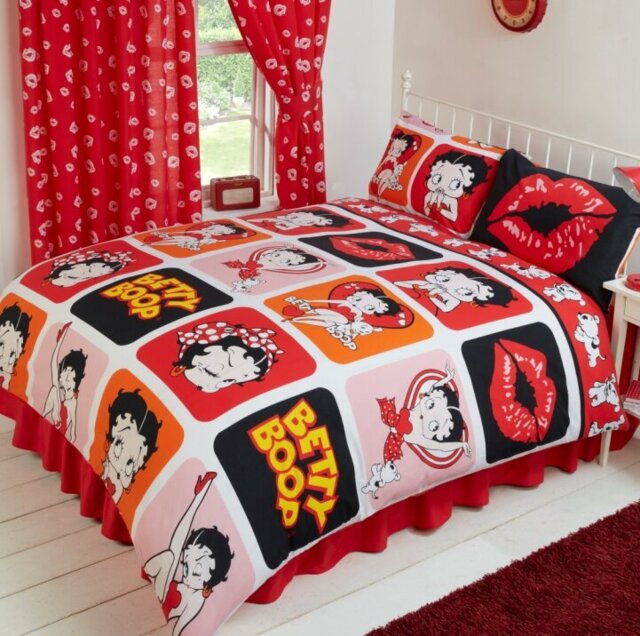 Betty Boop Picture Perfect Zuma Red/Black 68 TC Duvet Cover Set