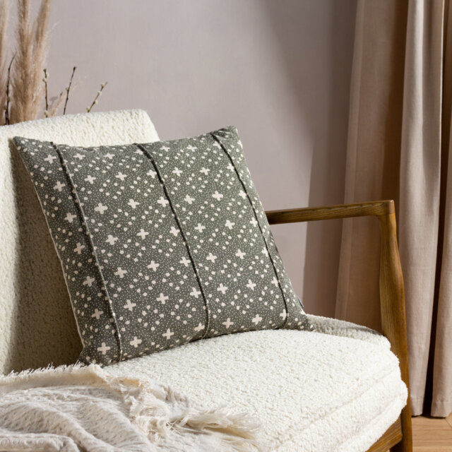 Helm Geometric Square Cushion