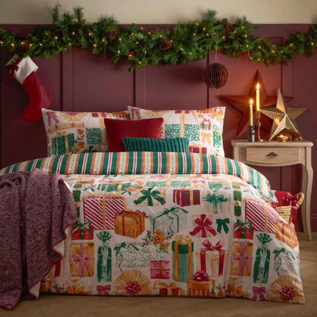 All Wrapped Up Cotton Blend Machine Printed Sheet Set