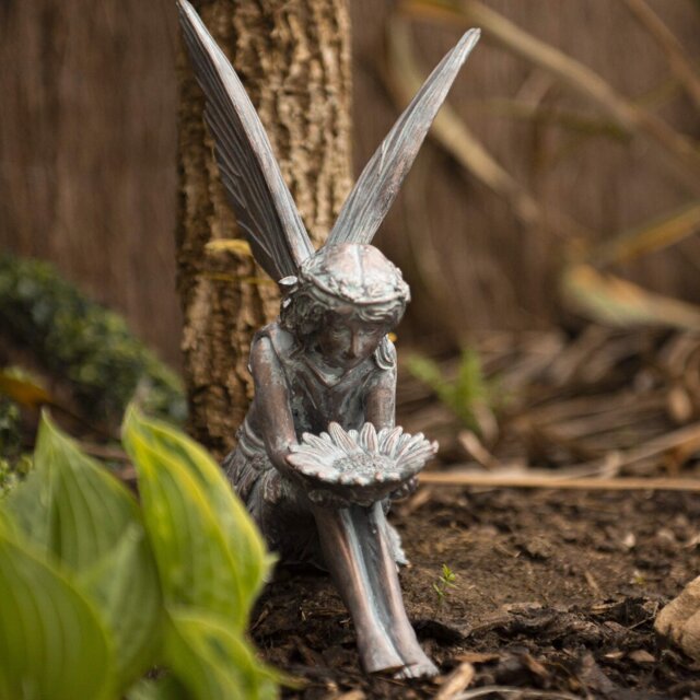 Dina Weather Resistant UV Resistant Plastic Garden Statue