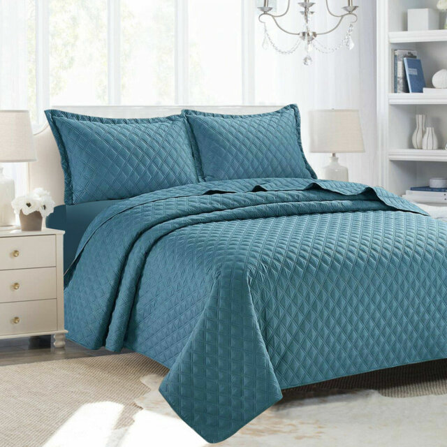 Polyester Solid Colour Bedspread with Pillow Shams Included