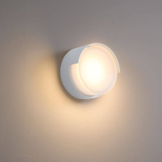 UltraBeam 6 Watt Round White Outdoor LED Wall Light With Eyelid Diameter 150mm