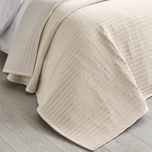 Velvet Pinsonic Quilted Bedspread