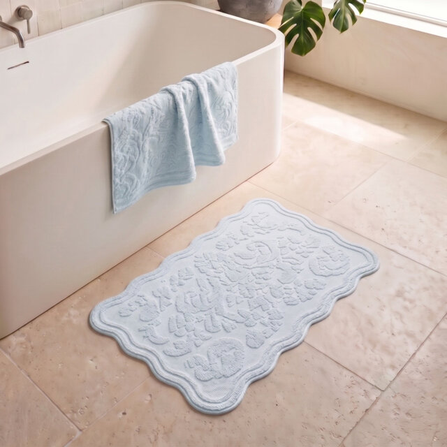 Gracie Floral Jacquard Scalloped Bath Mat