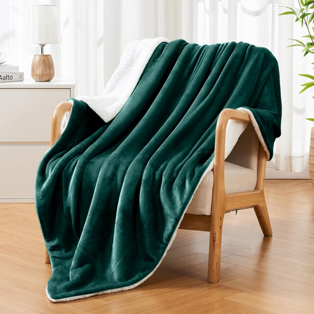 Adamczyk Soft Touch Mink Faux Fur Plush Sofa Throw/Blanket