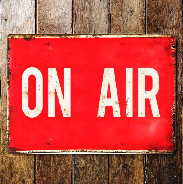 On Air Music Radio Metal Wall DÃ©cor