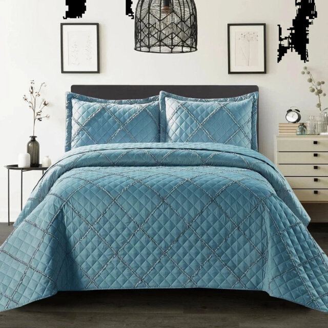 Luxury Quilted Modern Ruffle Bedspread Box Pattern Soft Comforter  Bedding Set With Pillow Shams