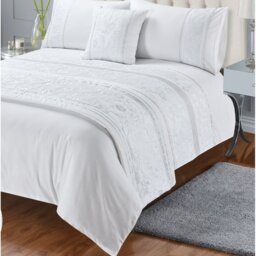 Jaelyn Cotton Blend Floral Duvet Cover Set with Pillowcases Included