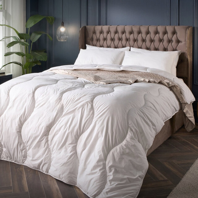 Retreat Snuggledown Indulgent Cotton 10.5 Tog All Year Round Duvet with 2 Pillows
