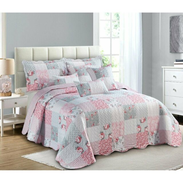 Printed Bedspread Set with Vintage Floral Patchwork Design, Soft Microfiber Coverlet Set with Matching Pillow Shams for All Seasons