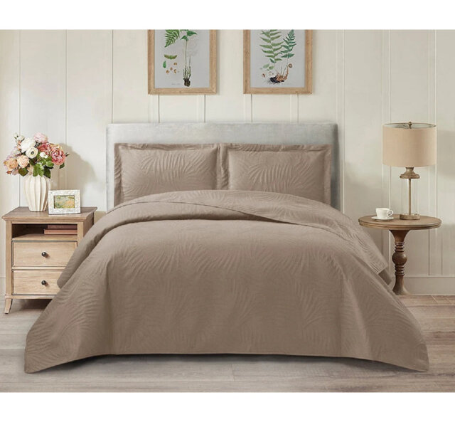 3 Piece Tropical Leaf Bedspreads Set Quilted Bed Throw with Matching Pillow Shams Polyester Material