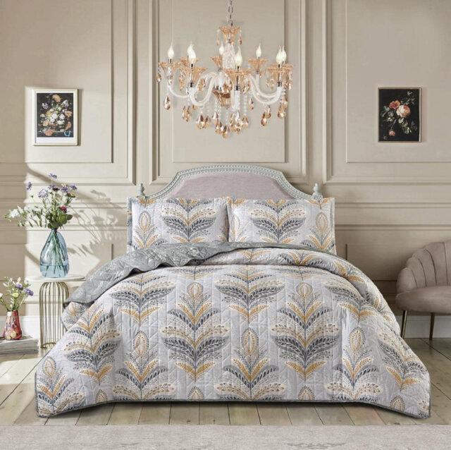 Printed Bedspread Set with Vintage Floral Patchwork Design, Soft Microfiber Coverlet Set with Matching Pillow Shams for All Seasons