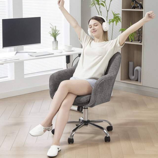 HOMCOM Snow Flannel Office Chair Makeup Vanity Chair Wheeled