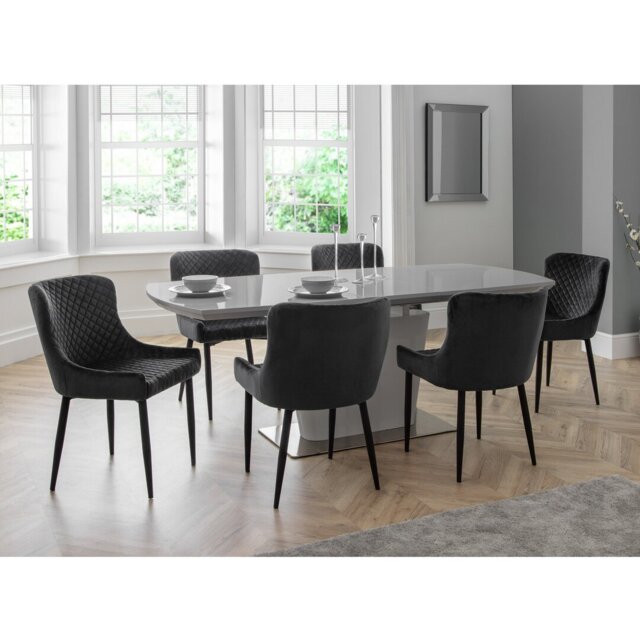 Wynnfield 6 - Person Dining Set