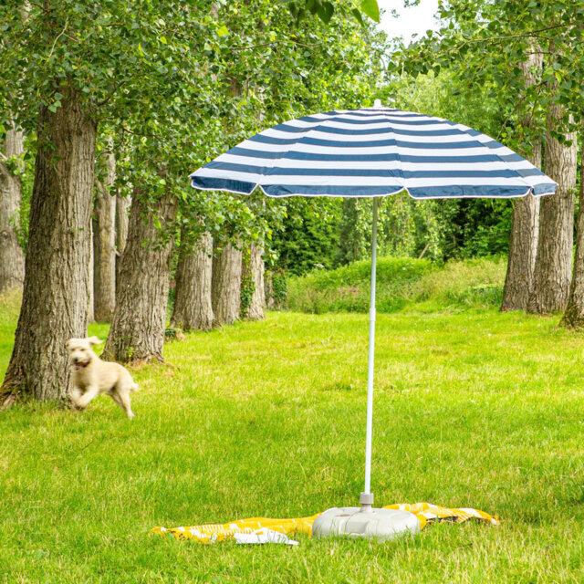Harbour Housewares - Metal Beach Parasol & Base - 1.74 x 1.93m