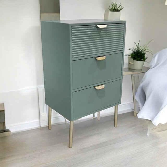 Durable Agran 40cm Wide Chest of Drawers - Modern 3-Drawer Compact Storage Unit with Playful Scalloped Design for Bedroom Use