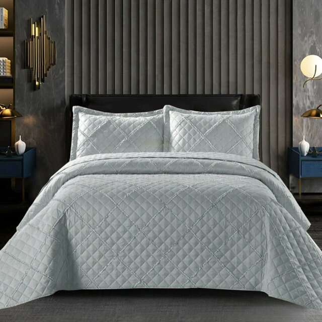 Fairdale Polyester Bedspread with Pillow Shams Included