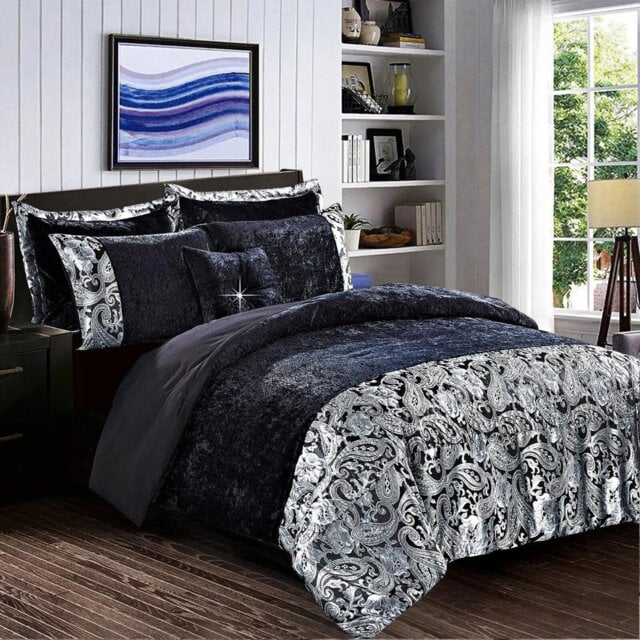 Polyester Ikat Duvet Cover Set with Pillowcases Included