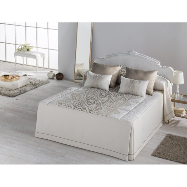 Zaniyah Polyester No Pattern Bedspread