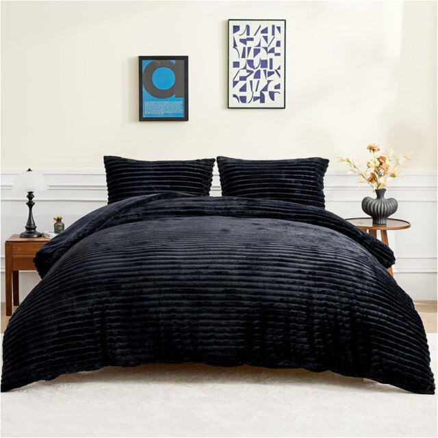Polyester Solid Colour Duvet Cover Set with Pillowcases Included