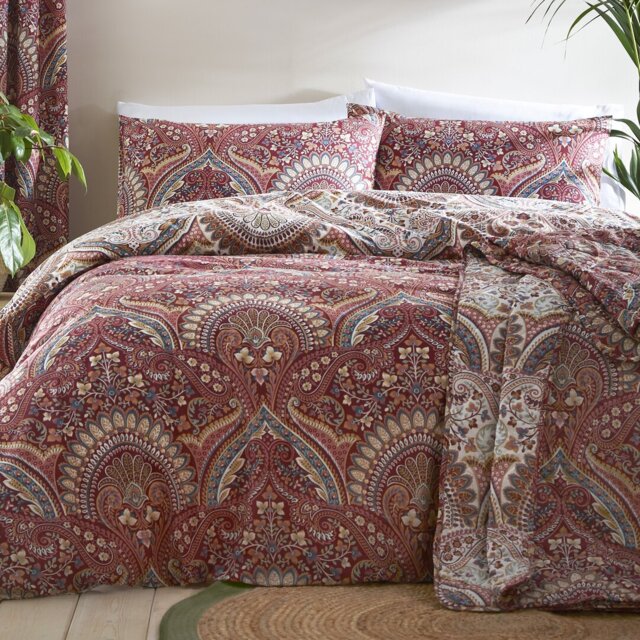 Palais Polyester Damask Duvet Cover Set with Pillowcases Included