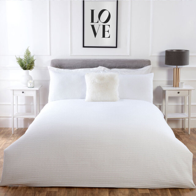 Polyester Solid Colour Duvet Cover Set with Pillowcases Included