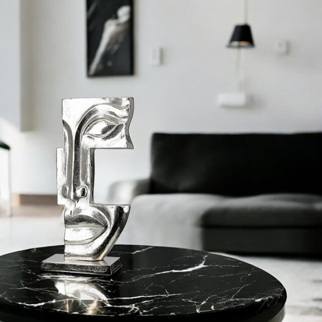 Dahlon Statue