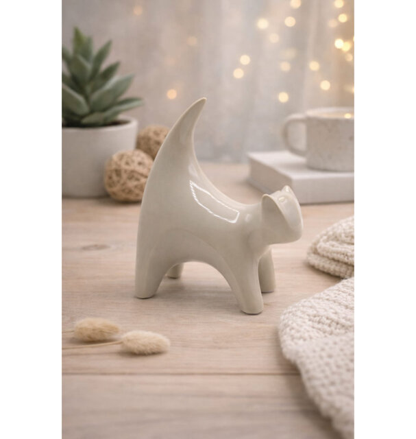 Figurines & Sculptures