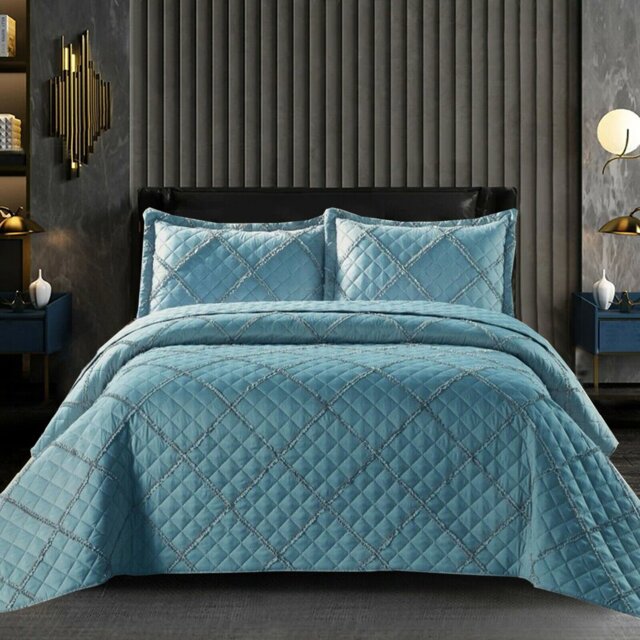 Fairdale Polyester Bedspread with Pillow Shams Included