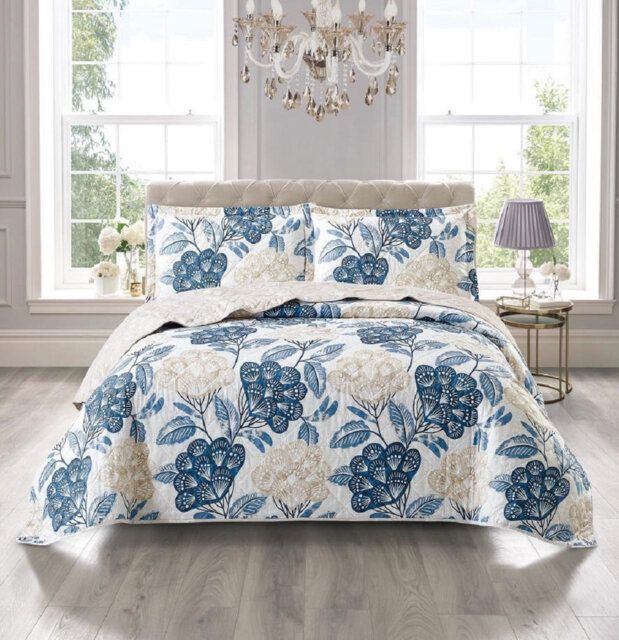 Printed Bedspread Set with Vintage Floral Patchwork Design, Soft Microfiber Coverlet Set with Matching Pillow Shams for All Seasons