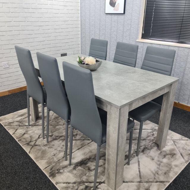 Britthany 6 - Person Dining Set